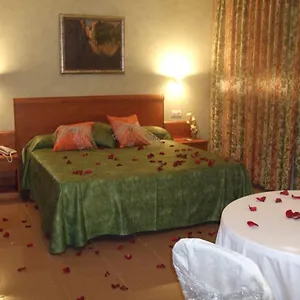 https://hotel-fonda-neus.catalonia-hotels.com