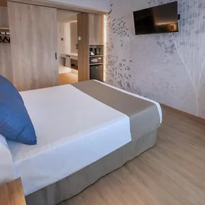 https://mar-blau-hotel.catalonia-hotels.com